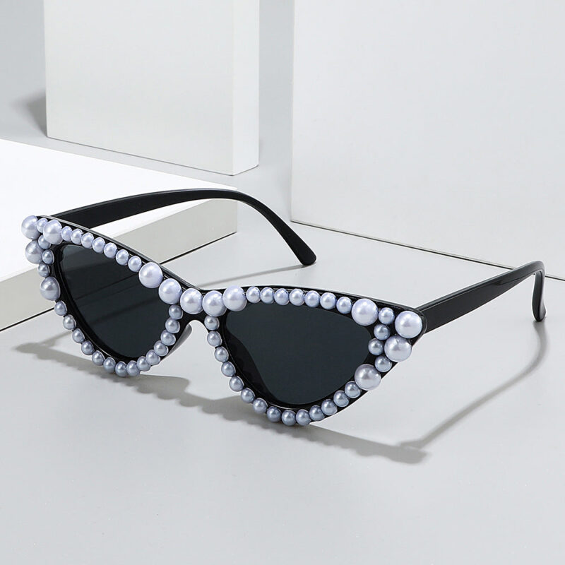 New handmade fashion sunglasses. European and American personalized imitation pearl hip-hop cat eye diamond sunglasses women