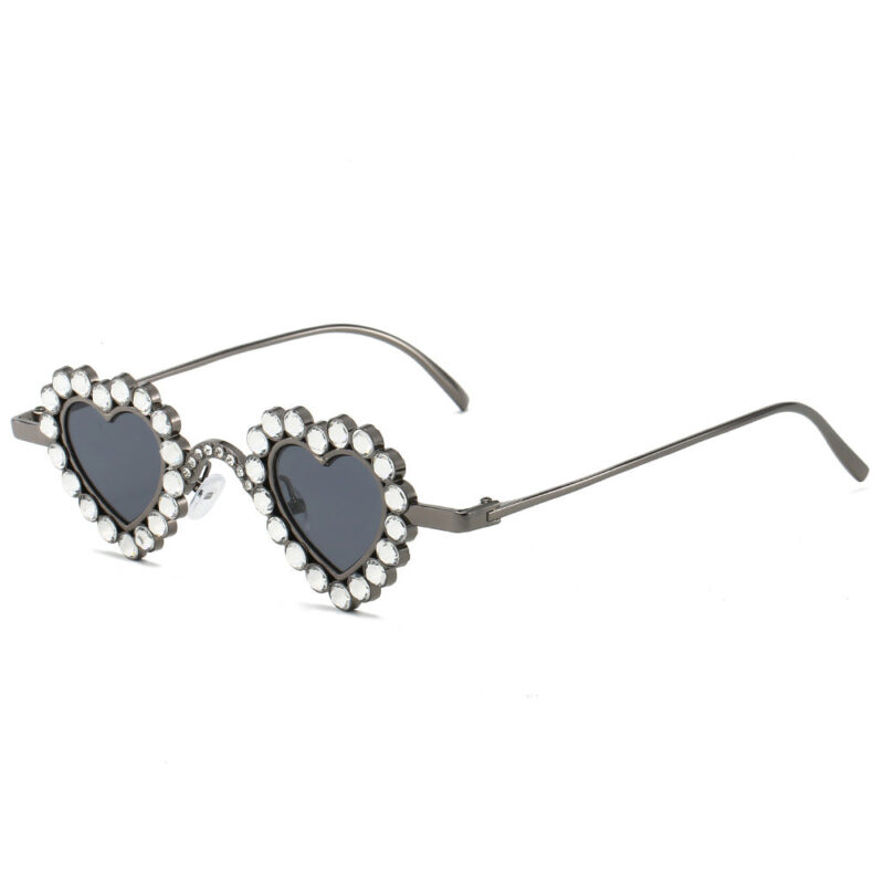 new love-shaped diamond-encrusted sunglasses