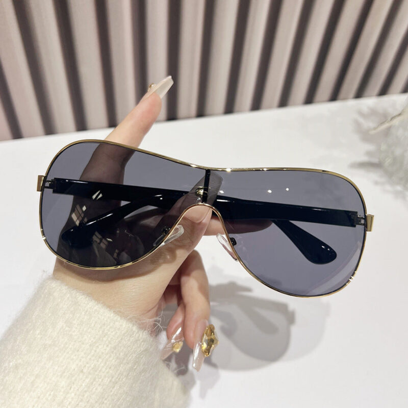 2024 spring new one-piece sunglasses. European and American personality large frame integrated fashion pilot driving sunglasses men