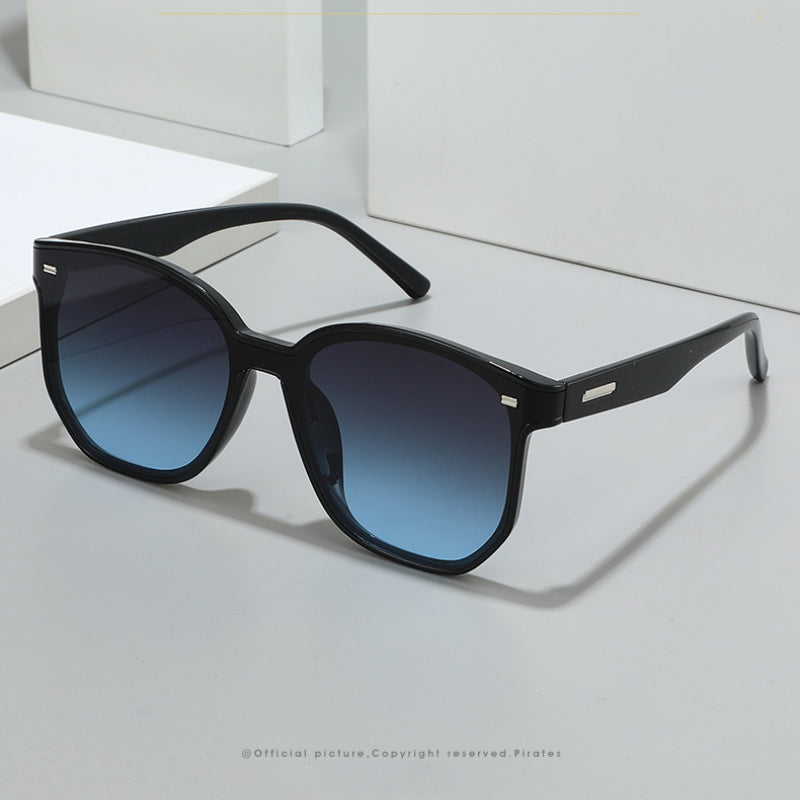 New square fashion sunglasses. European and American personalized lenses. zigzag polygonal rivet sunglasses